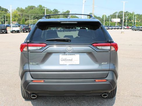 Used 2019 Toyota RAV4 XLE Premium FWD image 18