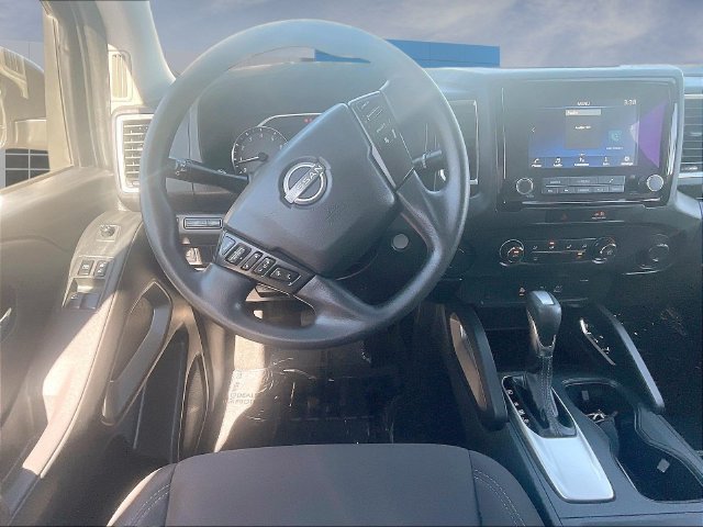 Used 2022 Nissan Frontier SV w/ Technology Package RWD image 11