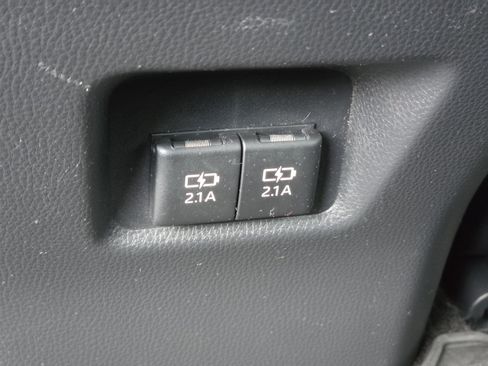 Used 2020 Toyota RAV4 Limited FWD image 13