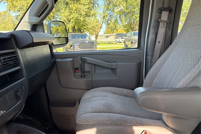 Used 2019 Chevrolet Express 2500 RWD image 19