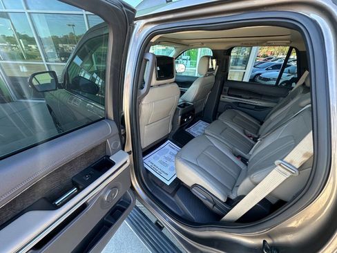Used 2019 Ford Expedition Limited w/ Equipment Group 301A image 14