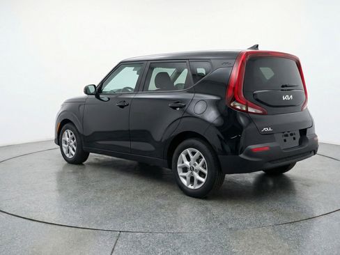 Used 2025 Kia Soul LX w/ LX Technology Package image 6