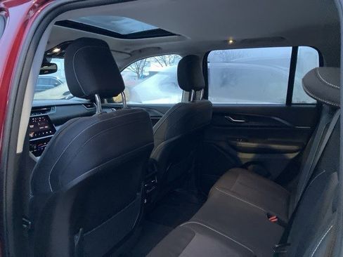 Used 2023 Jeep Grand Cherokee Laredo X image 23