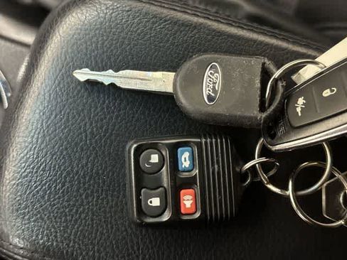 Used 2005 Ford Thunderbird RWD image 27