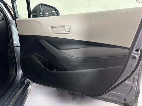 Used 2025 Toyota Corolla LE FWD image 29