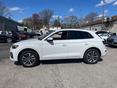 Used 2023 Audi Q5 2.0T Premium w/ Convenience Package image 2