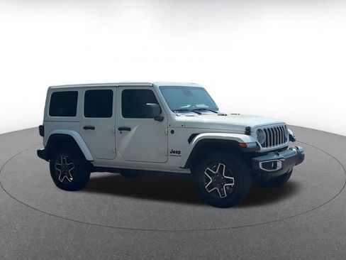 Used 2025 Jeep Wrangler Unlimited Sahara AWD/4WD image 2
