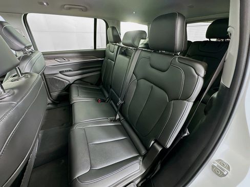 Used 2023 Jeep Grand Cherokee L Limited w/ Trailer Tow Group (B) image 27