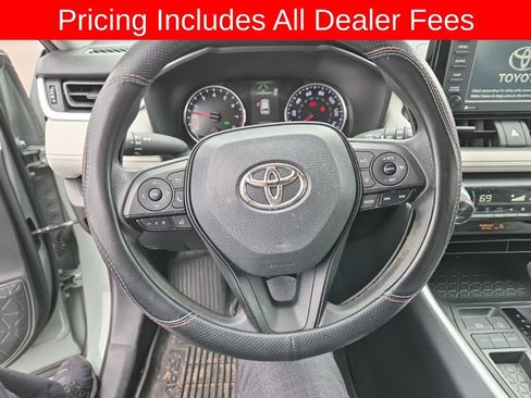 Used 2022 Toyota RAV4 XLE FWD image 4