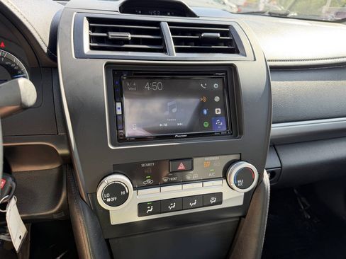 Used 2014 Toyota Camry SE w/ Moonroof Package FWD image 22