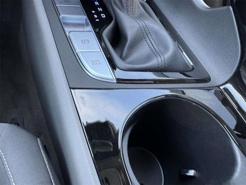 Certified 2025 Hyundai Elantra SEL image 27