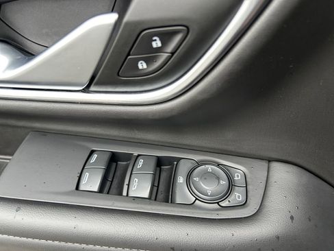 Used 2022 GMC Yukon XL SLE image 23