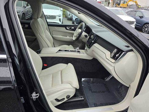 Certified 2023 Volvo XC60 B5 Ultimate w/ Climate Package image 11