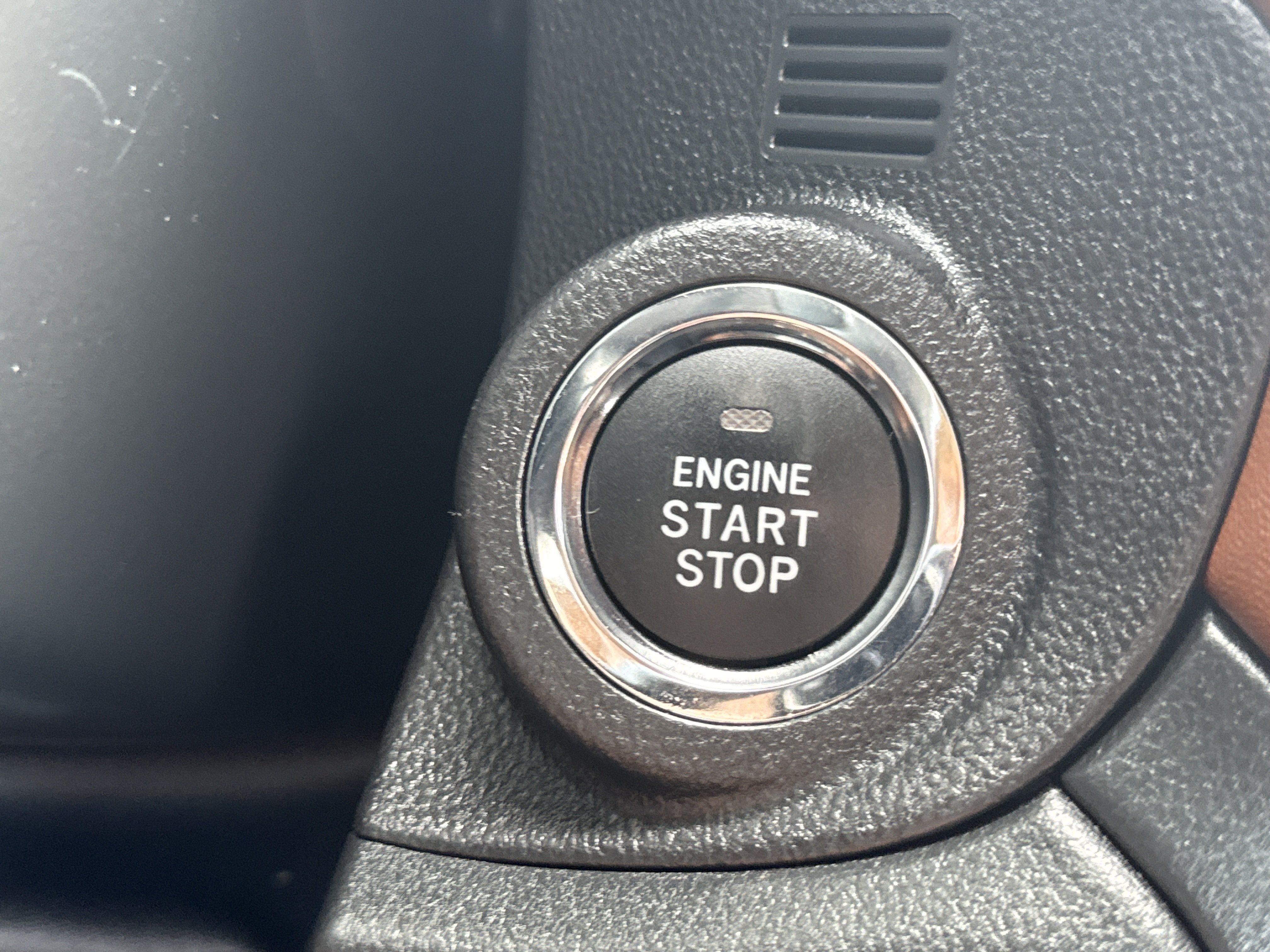 Used 2025 Subaru Outback Touring AWD/4WD image 12