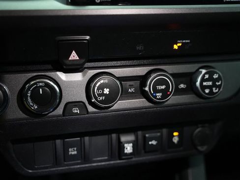 Used 2020 Toyota Tacoma TRD Off-Road image 27