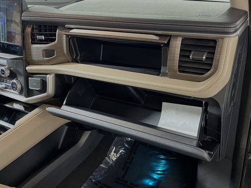 Used 2024 Ford Expedition Max Limited image 35