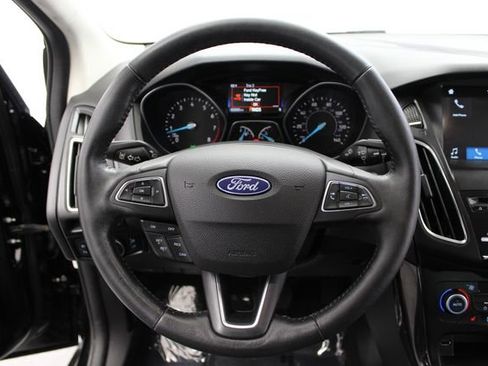 Used 2018 Ford Focus Titanium w/ Titanium Technology Package FWD image 17