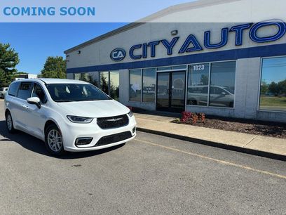 Used 2023 Chrysler Pacifica Touring-L