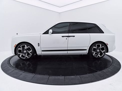 Used 2025 Rolls-Royce Cullinan Black Badge AWD/4WD image 11