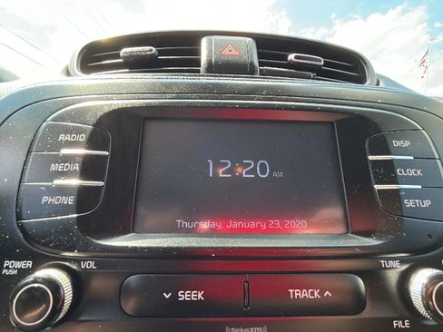Used 2017 Kia Soul + FWD image 21