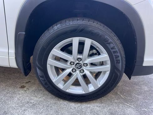 Used 2016 Toyota Highlander LE image 31