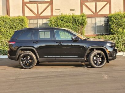 Used 2025 Jeep Grand Cherokee Altitude