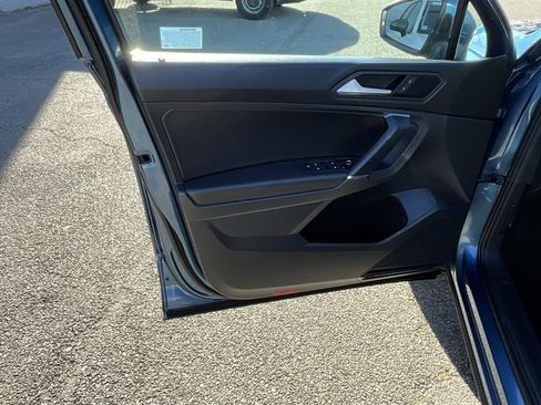 Used 2020 Volkswagen Tiguan SE w/ Panoramic Sunroof Package image 12