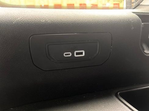 Used 2023 Jeep Grand Cherokee L Limited w/ Luxury Tech Group II AWD/4WD image 31