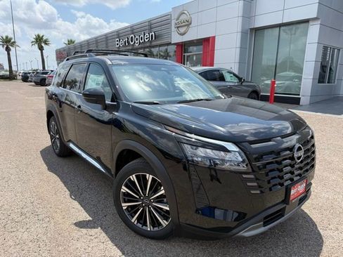 New 2026 Nissan Pathfinder Platinum AWD/4WD image 1