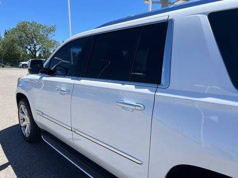 Certified 2019 Cadillac Escalade ESV Luxury AWD/4WD image 10