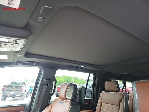 Used 2023 GMC Yukon XL Denali Ultimate AWD/4WD image 16