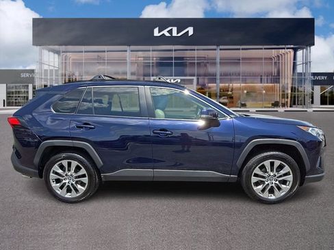 Used 2021 Toyota RAV4 XLE Premium AWD/4WD image 7