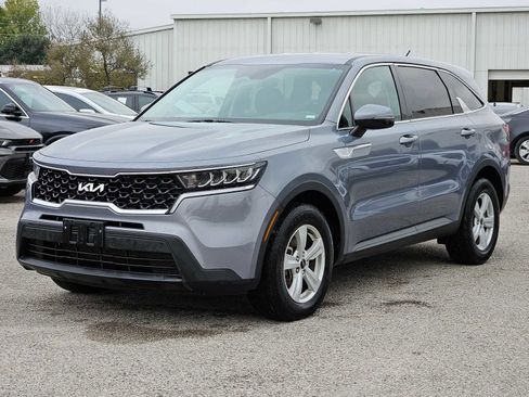Used 2023 Kia Sorento LX image 10