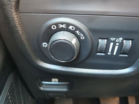 Used 2023 Jeep Grand Cherokee Laredo w/ Luxury Tech Group I image 16