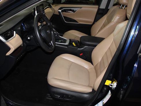 Used 2020 Toyota RAV4 Limited AWD/4WD image 22