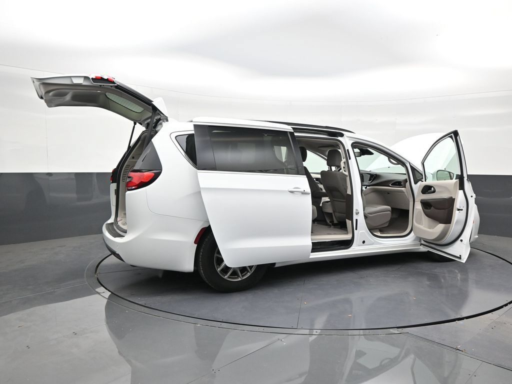 Used 2021 Chrysler Pacifica Touring FWD image 27