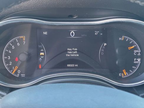 Used 2022 Jeep Grand Cherokee Laredo X image 23