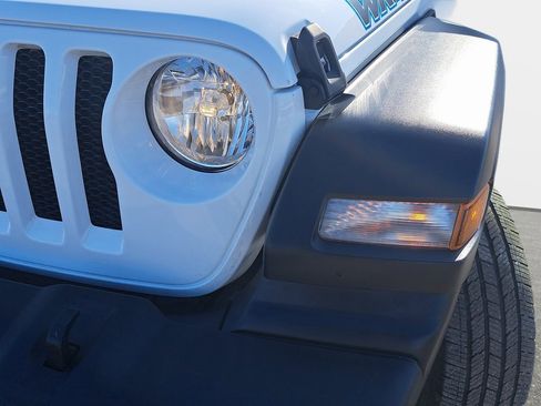 Used 2018 Jeep Wrangler Unlimited Sport S image 32