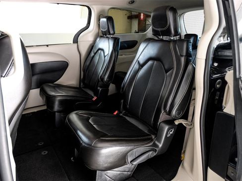 Used 2020 Chrysler Voyager Lxi image 39