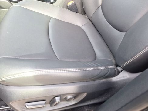 Used 2024 Toyota Corolla Cross XLE w/ Convenience Package image 16