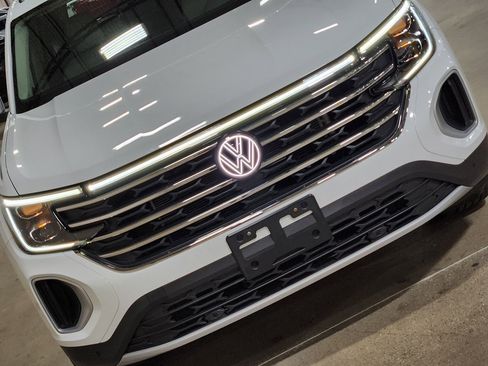 Used 2024 Volkswagen Atlas SE w/ Panoramic Sunroof Package image 19