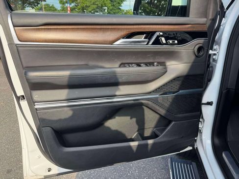 Used 2022 Jeep Grand Wagoneer Series I AWD/4WD image 18