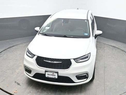 Used 2023 Chrysler Pacifica Touring-L image 20