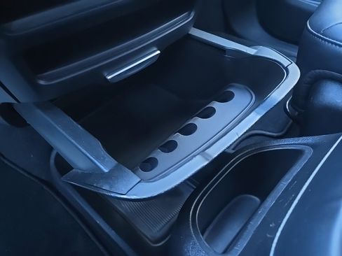 Used 2025 Chrysler Pacifica Select image 57