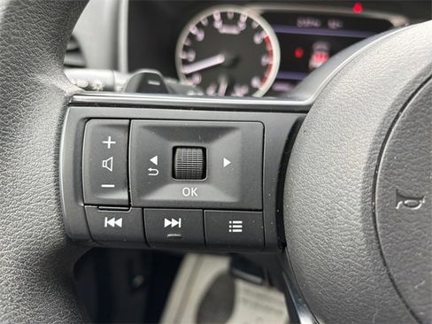 Used 2024 Nissan Rogue SV image 18