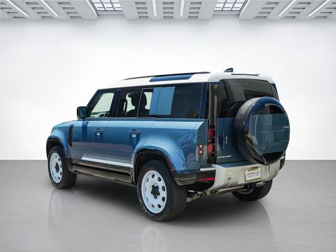 Used 2025 Land Rover Defender 110 S AWD/4WD image 8