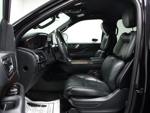 Used 2023 Lincoln Navigator 2WD image 12