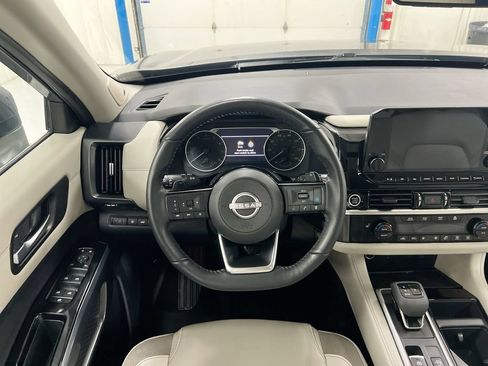 Used 2024 Nissan Pathfinder SL w/ SL Premium Package AWD/4WD image 11