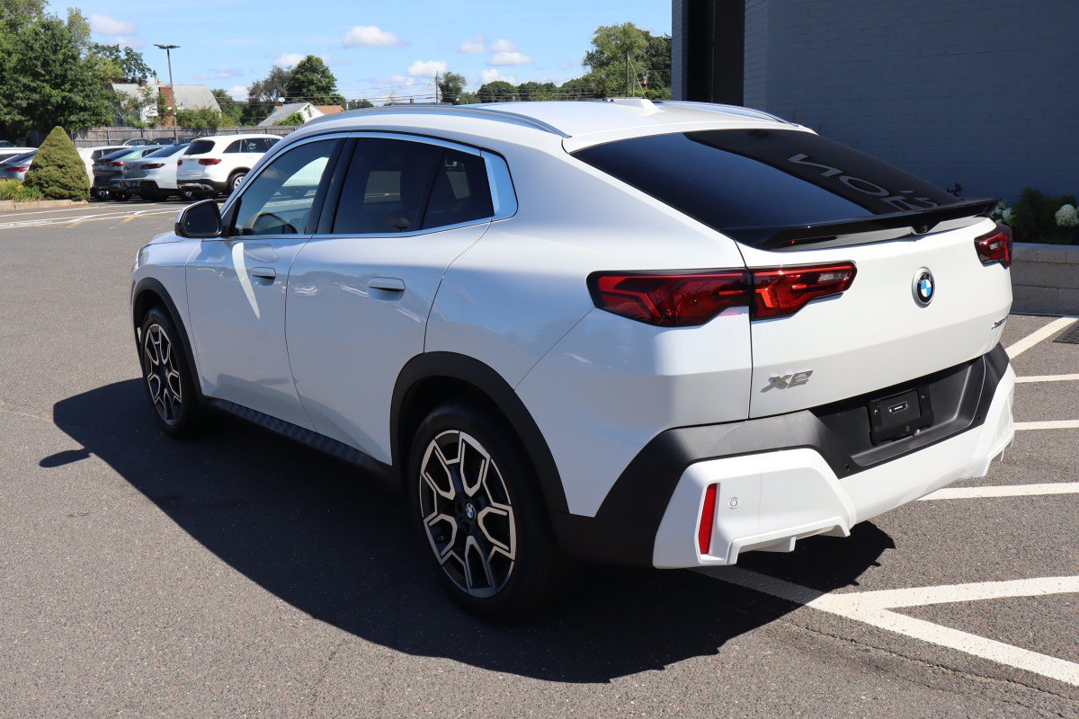 Used 2026 BMW X2 xDrive28i AWD/4WD image 8