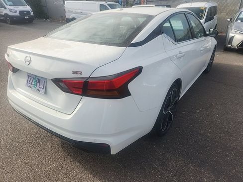 Used 2024 Nissan Altima 2.5 SR FWD image 13